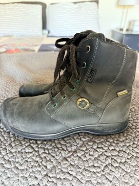 Keen Black Lace-Up Leather Ankle Boots with zipper
